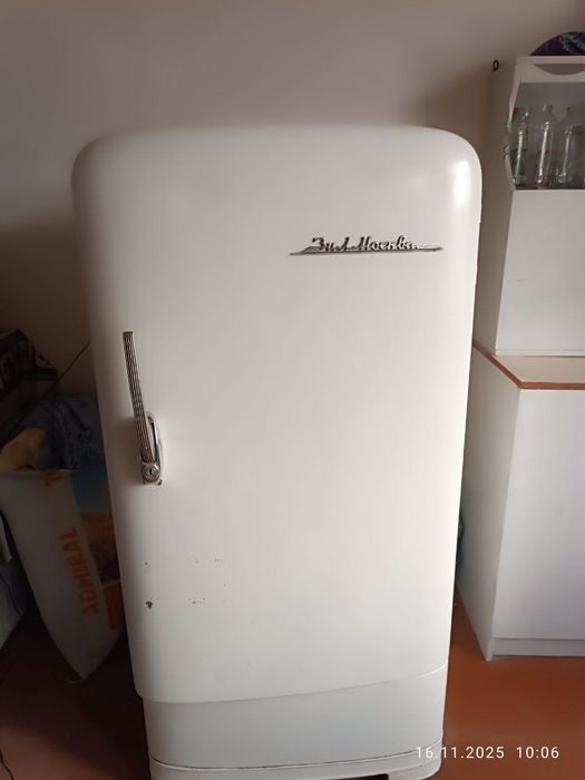 Холодильник сотилади