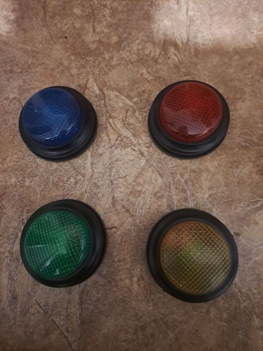 Продам кнопки  со сигналами 4 шт