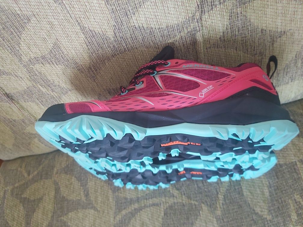 Туристически дамски обувки Merrell GTX