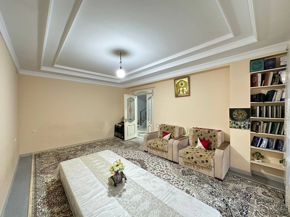 Uchastka (участка уй ховли) sotiladi.Keles(Kirov) Qizg'aldoq ko'cha.