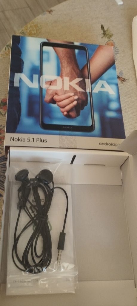 Телефон nokia 5.1 plus и нови слушалки за 50лв.