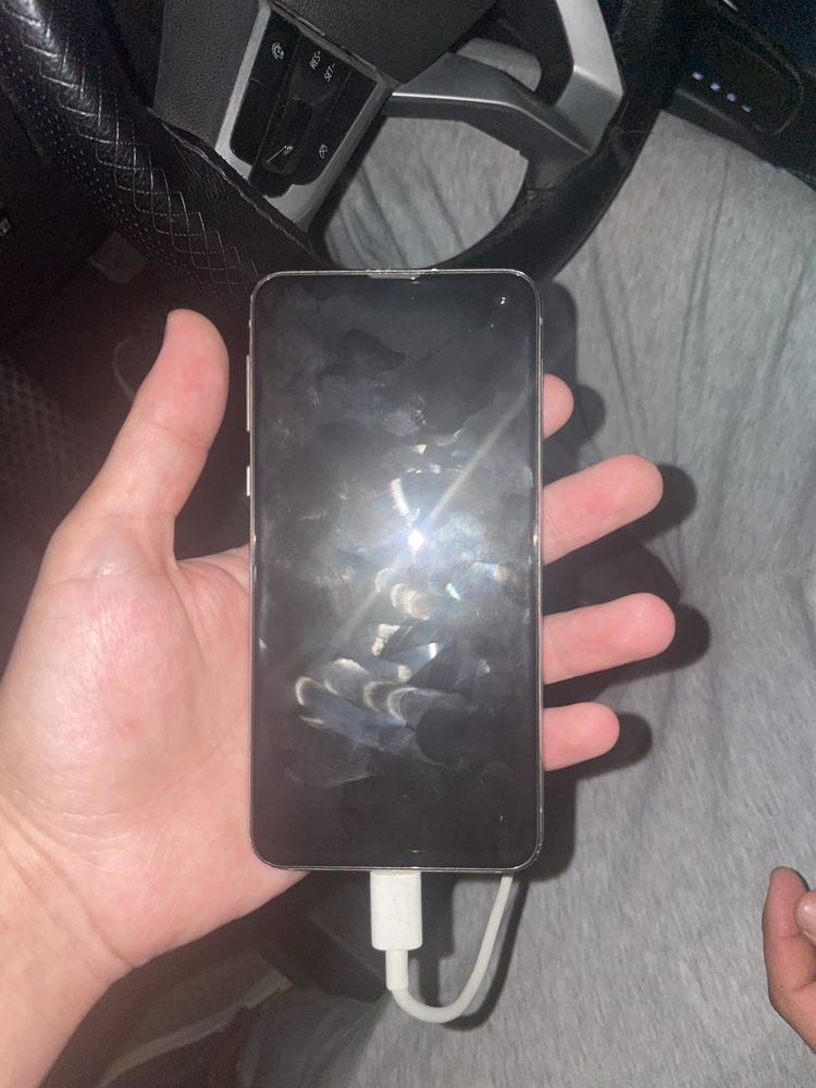 Galaxy s10e xolati yaxshi