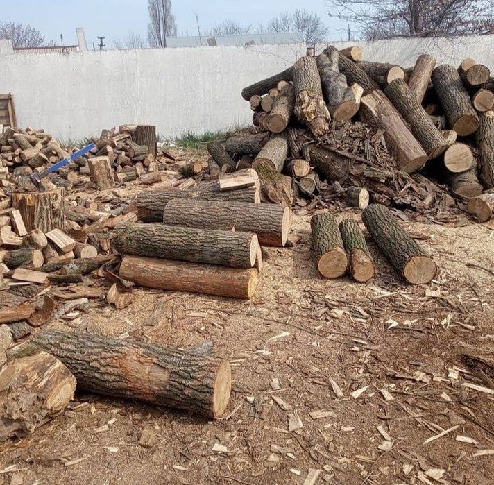 Servicii de taiat lemne boci, crăpat, aranjat