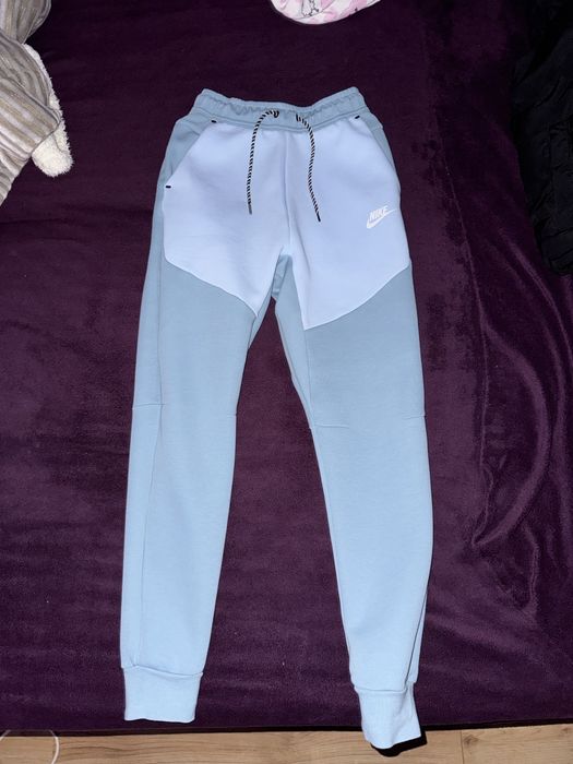 pantaloni nike tech baby blue
