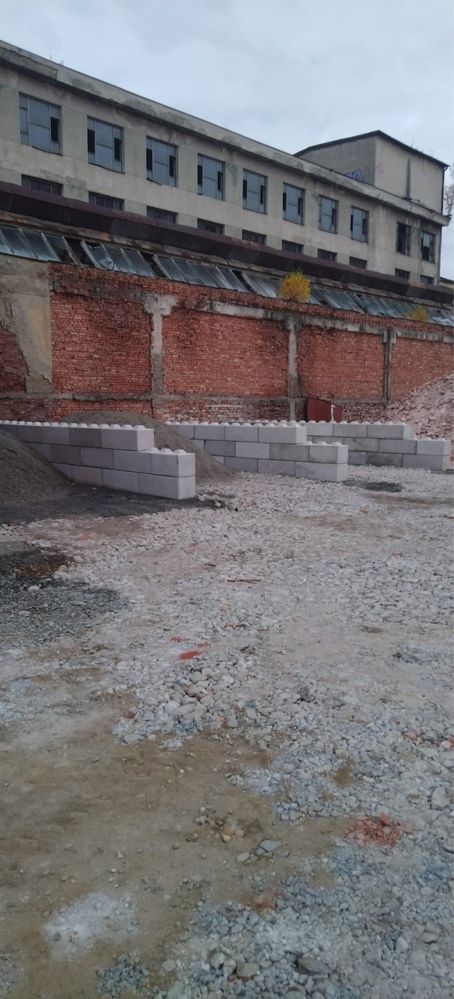 Blocuri modulare din beton . Tip Lego