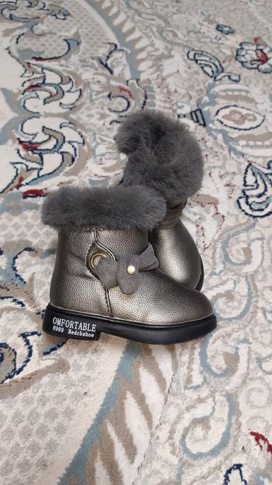 Продам новую детскую обувь