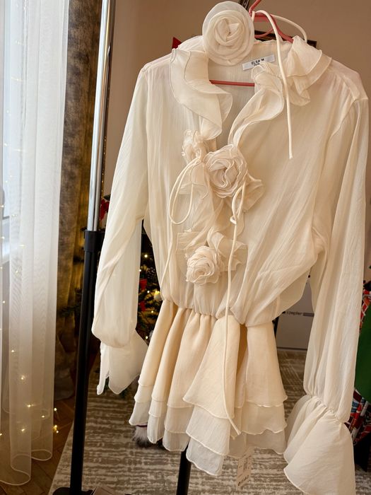 Рокля с дълъг ръкав в цвят шампанско