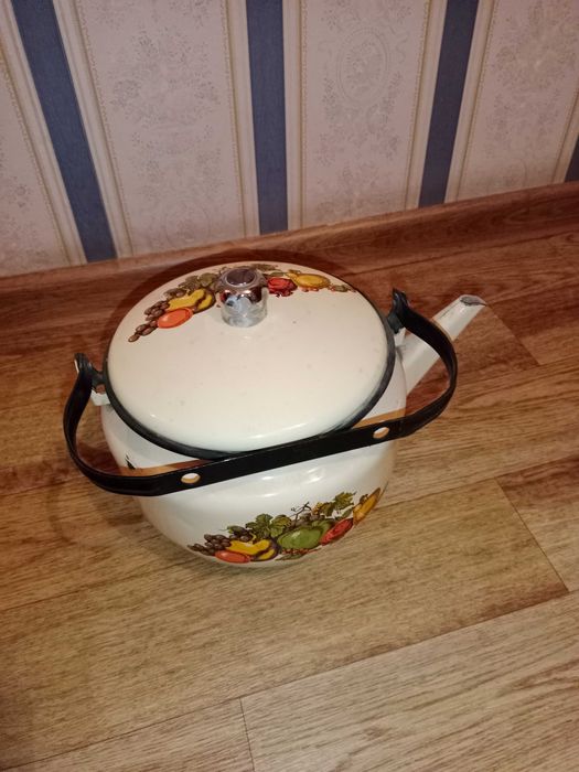 Продам чайник на 3 л в хорошем состоянии