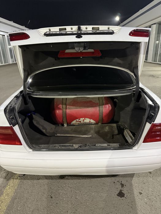 Mersedes Benz 210 Arenda