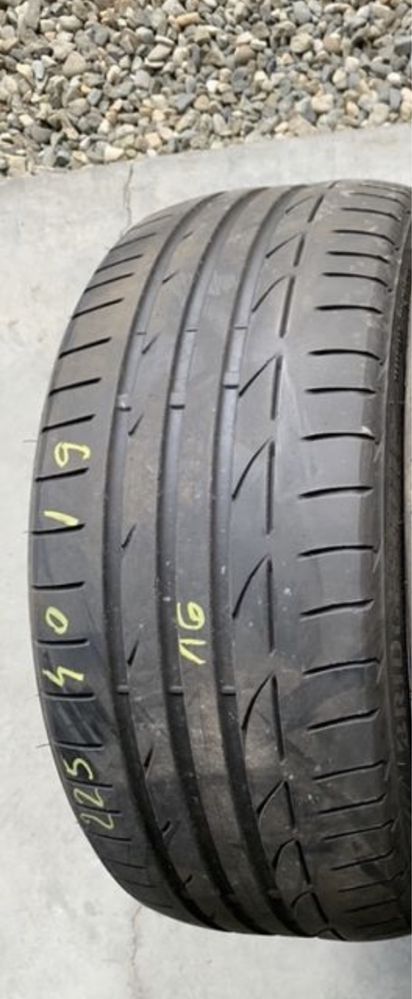 1 anv vara 225/40/19 Bridgestone