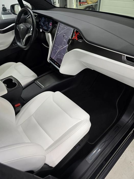 Tesla Model X Primul proprietar