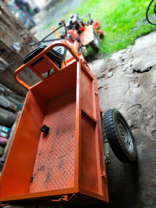 Vând motocultor.
