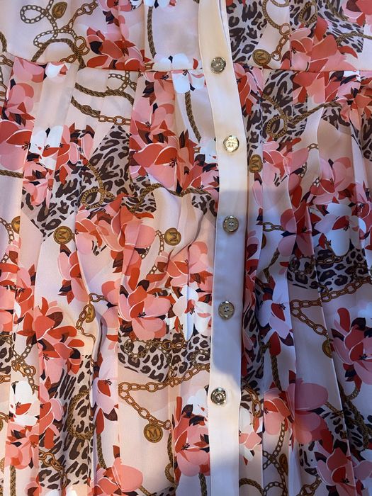 Rochie Marciano Guess purtata o singura data de culoare roz ,marimea 4