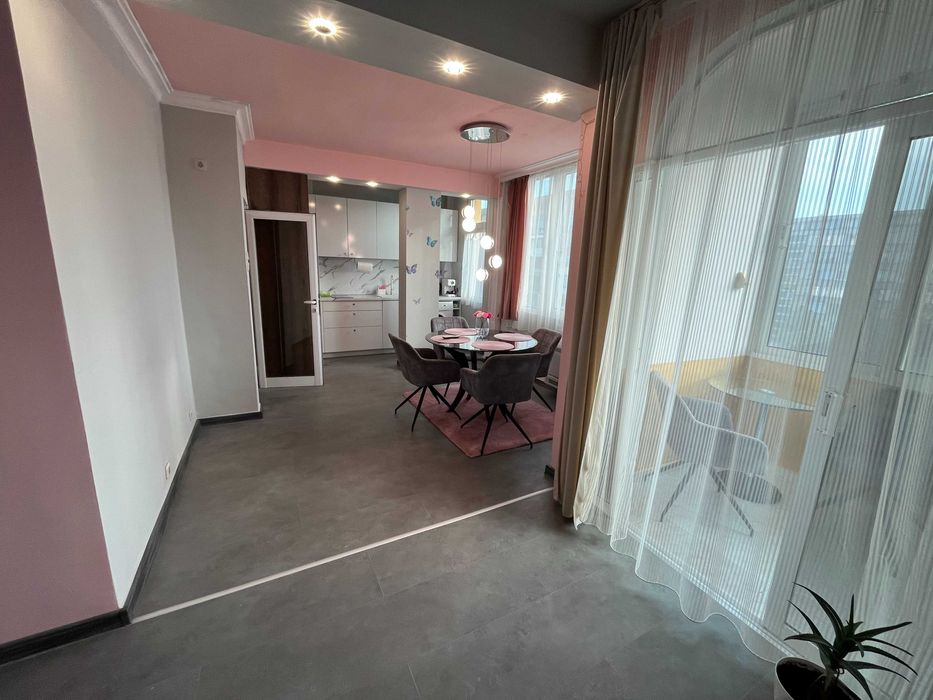 Продава прекрасен, напълно обзаведен, апартамент в кв. Васил Левски