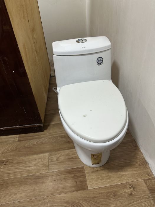 Отдам унитаз, всё рабочее.