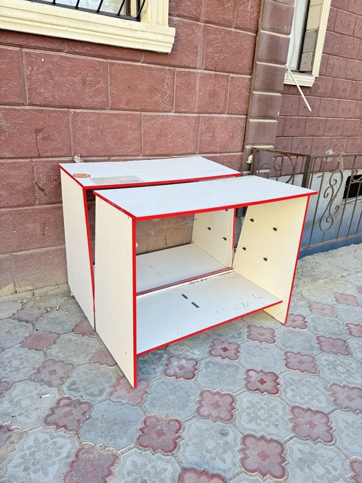 Продается витрина, есть полки внутри