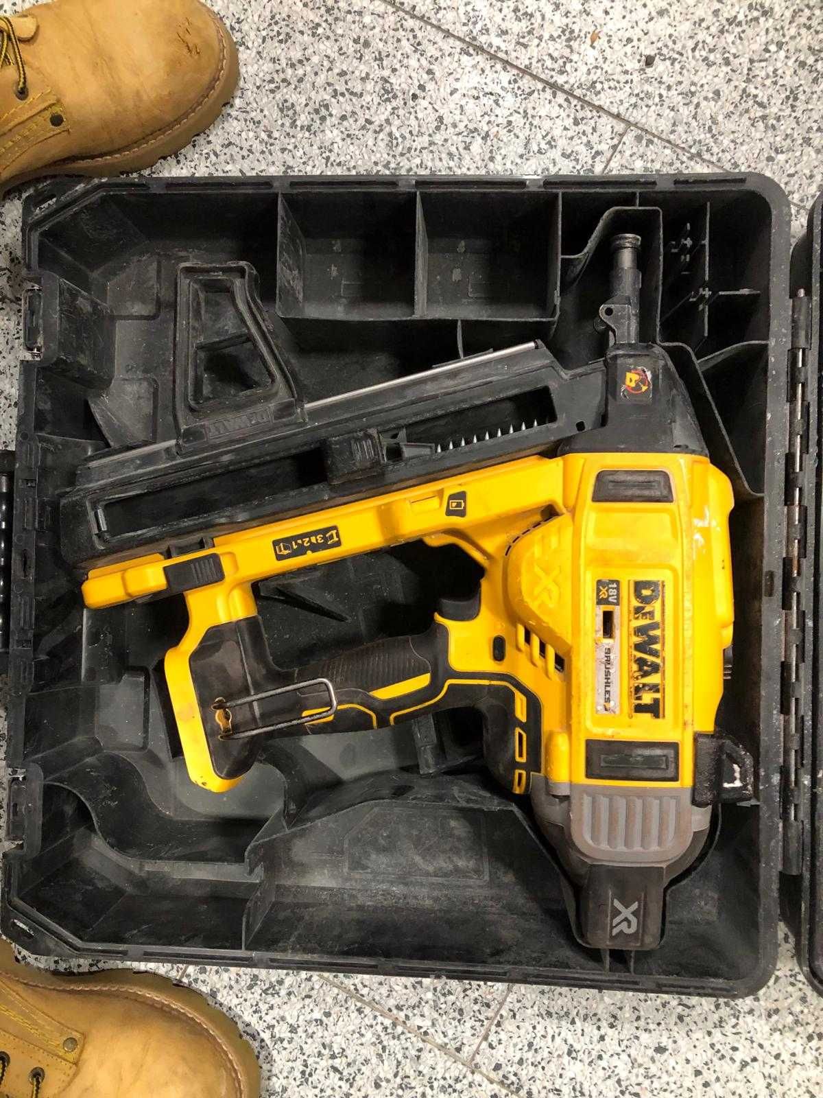 Pistol de batut cuie in beton 18V XR, fara acumulatori, DeWALT