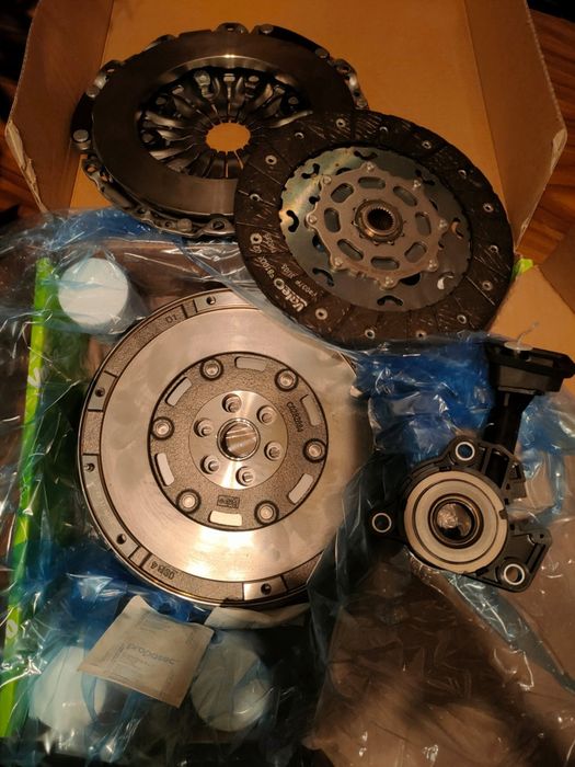 Ambreiaj cu volanta masa Peugeot Citroen motor 1.6 cod 837394