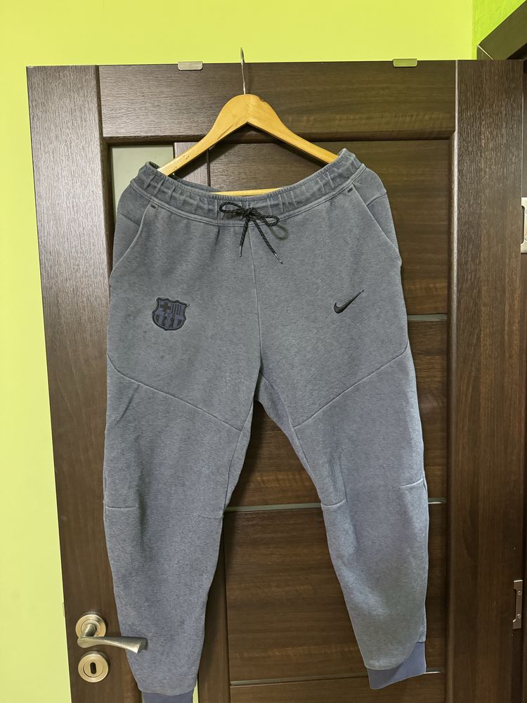 Tech fleece долнище на Барселона