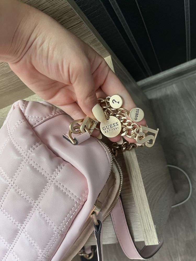Дамска чанта Guess