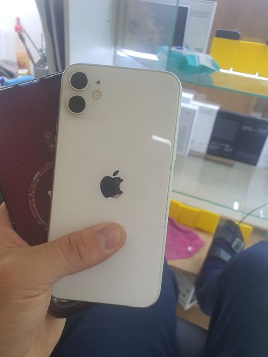 iPhone 11.сроно срочно 128 памит яомкс 74 без коропка без ремотт…………..