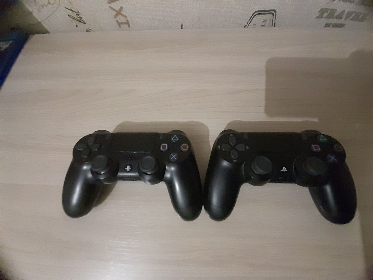 PlayStation Slim 4  два джойстика. Игра в подарок