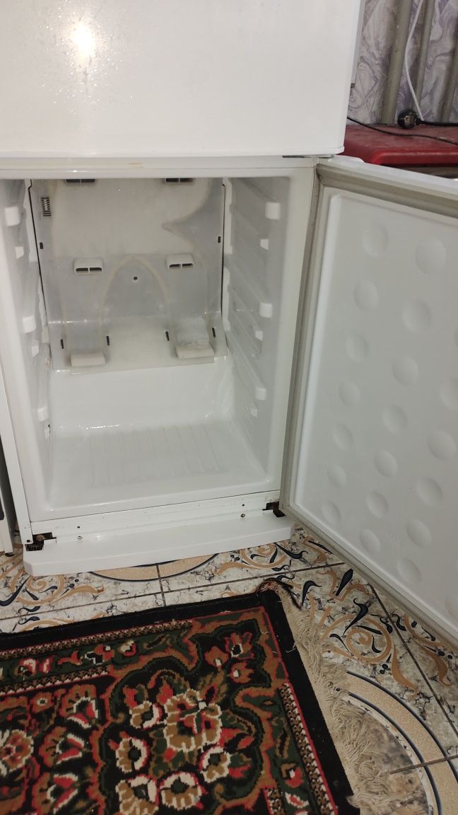 Холодильник Срочна Samsung