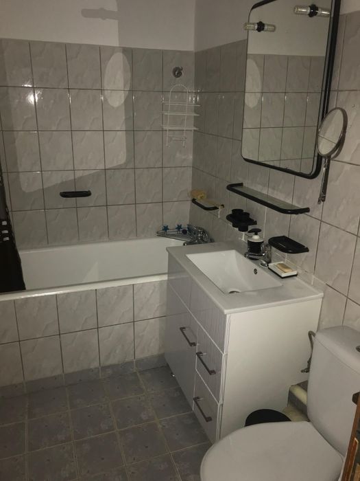 Închiriez apartament 2 camere, semidecomandat complet utilat și mobila