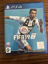 Продам игру FIFA 19 на PS4