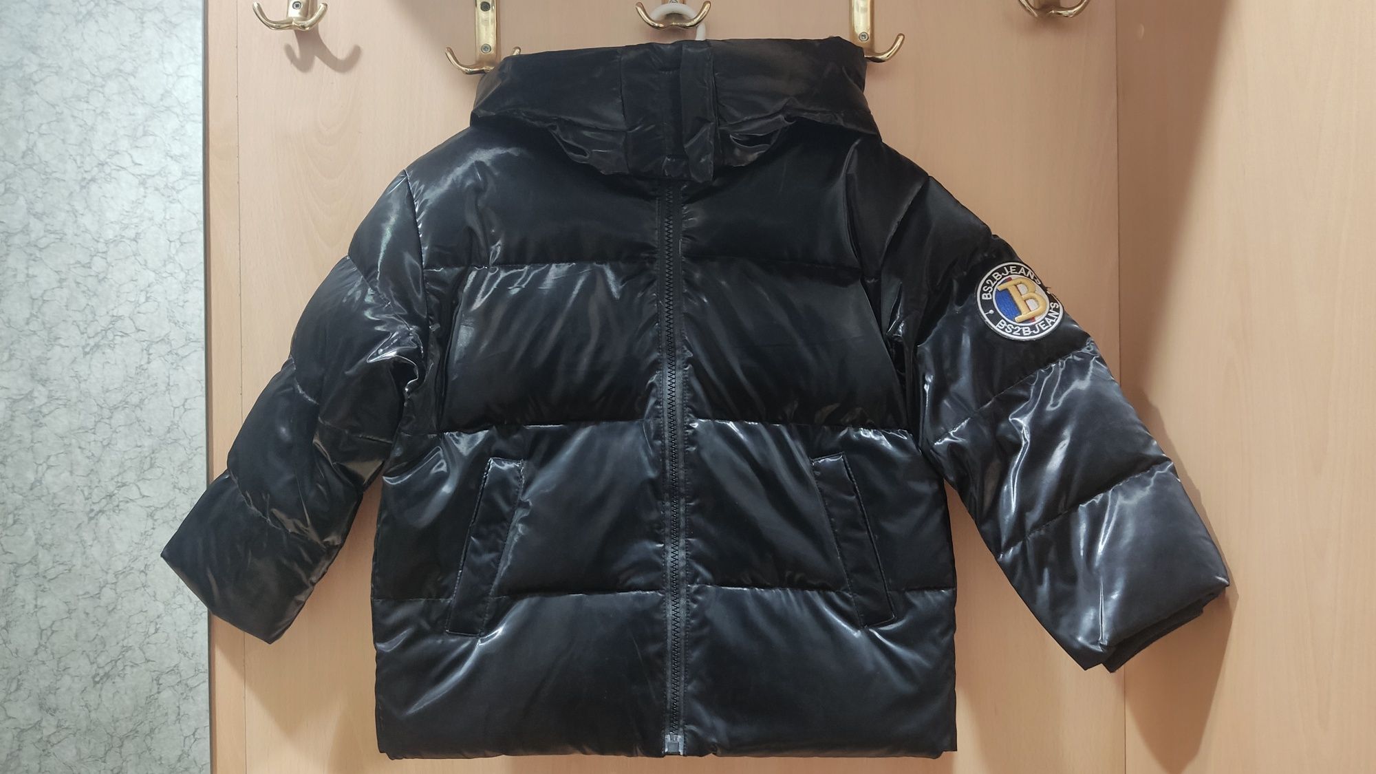 Продам демисезонную детскую куртку