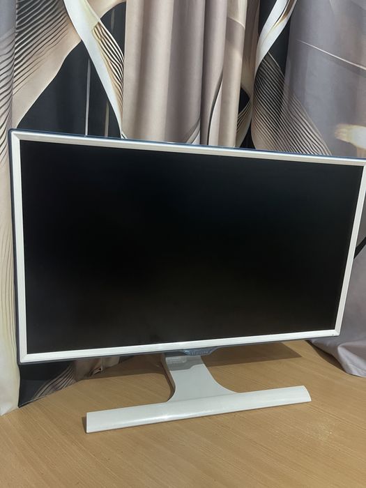 Монитор Samsung S24E391HL