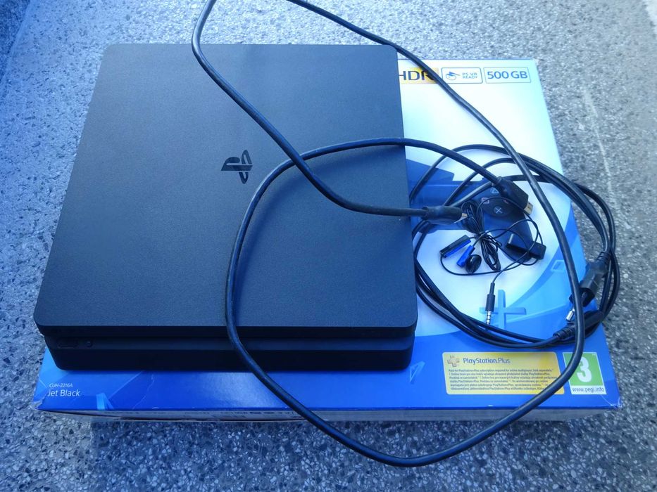 Продавам PS4 Slim