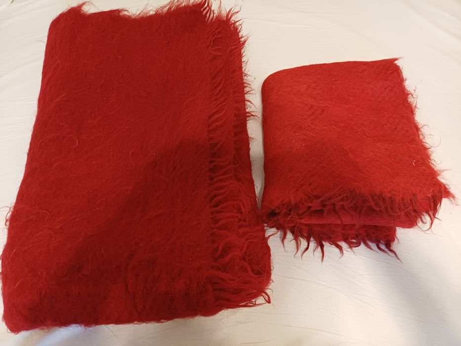 Cerga rosie lana taraneasca 200×140cm plus una 150x60cm