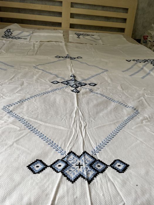 Ръчно шито на панама- кувертюра за легло/диван + покривка + калъфки