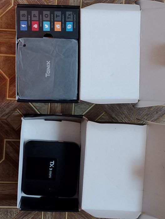Vând 2 buc. tv box android,smart mini pc Tanix +tastatură cu touchpad