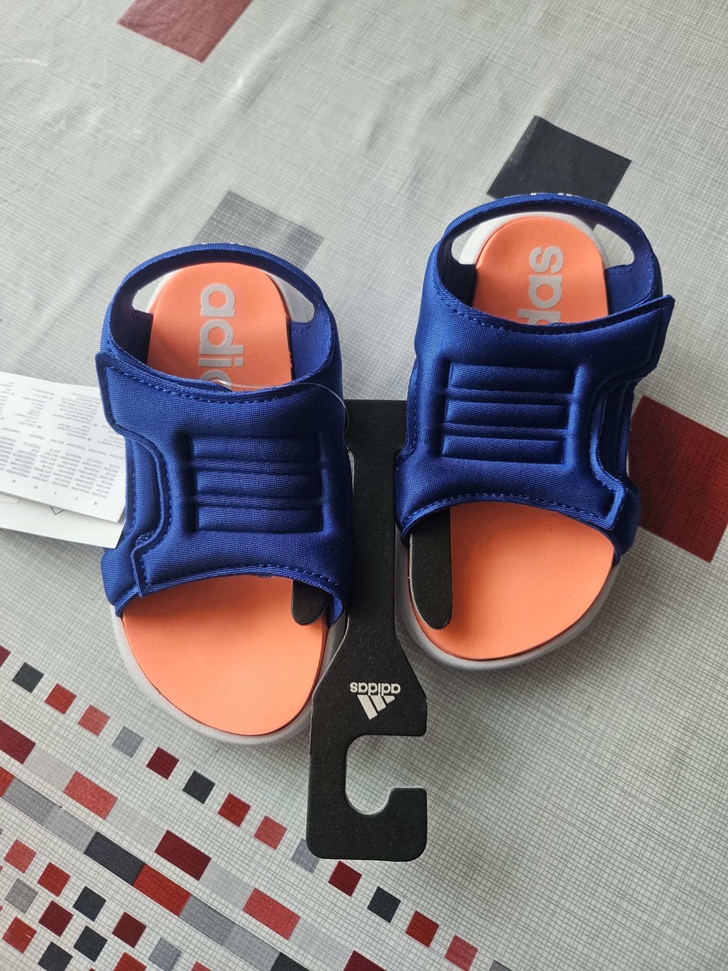 Adidas нови сандали