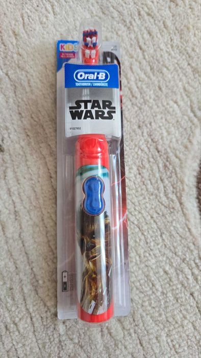 Детска eлектрическа четка за зъби oral b- star wars