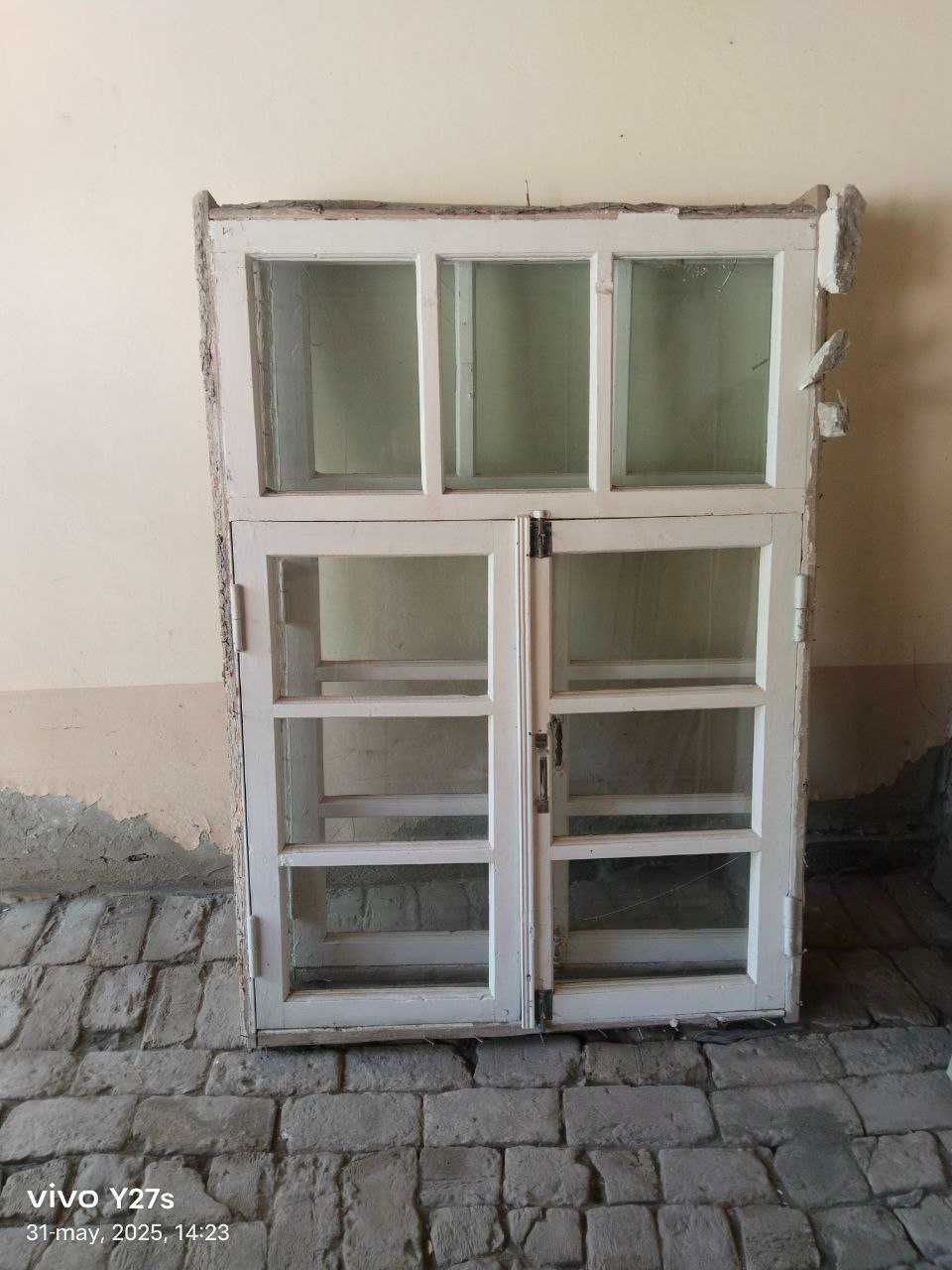 Eshik hamda derazalar sotiladi. (Har xil razmerda)