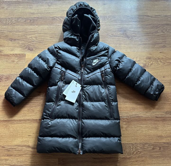 Детско,дълго,зимно яке Nike с двойни джобове и гумирано лого