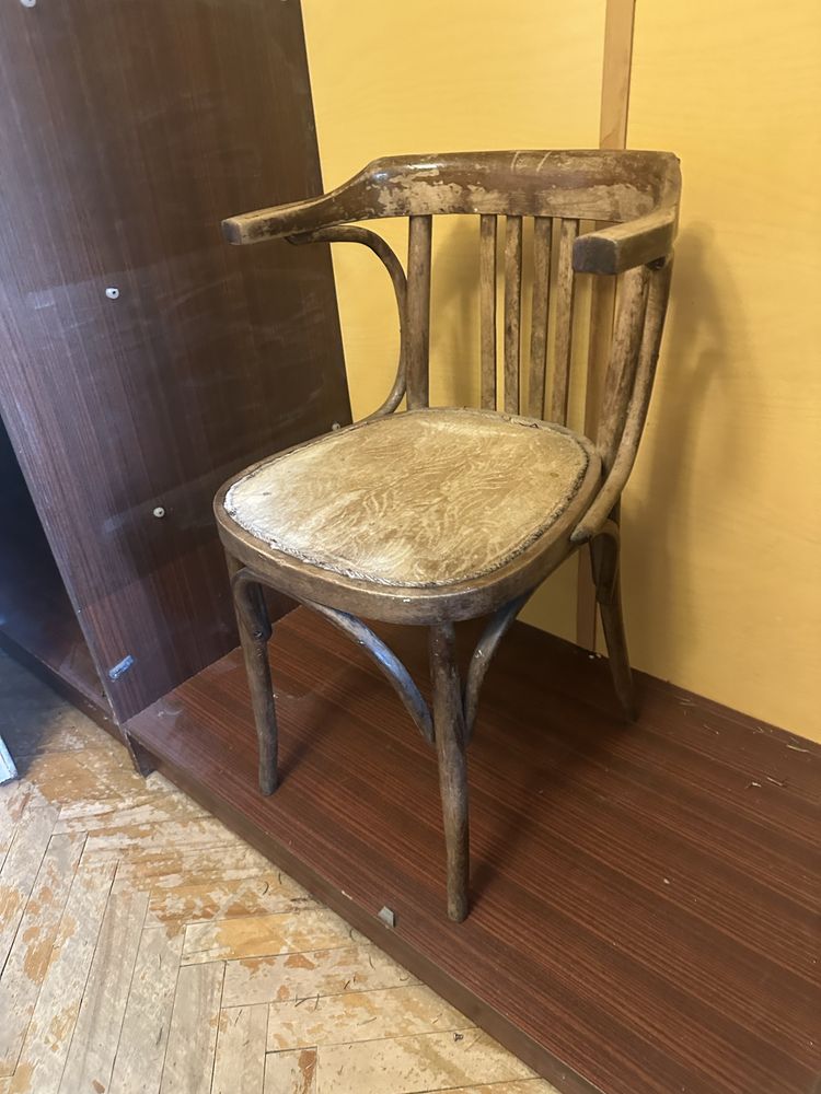 Старинен стол четири броя