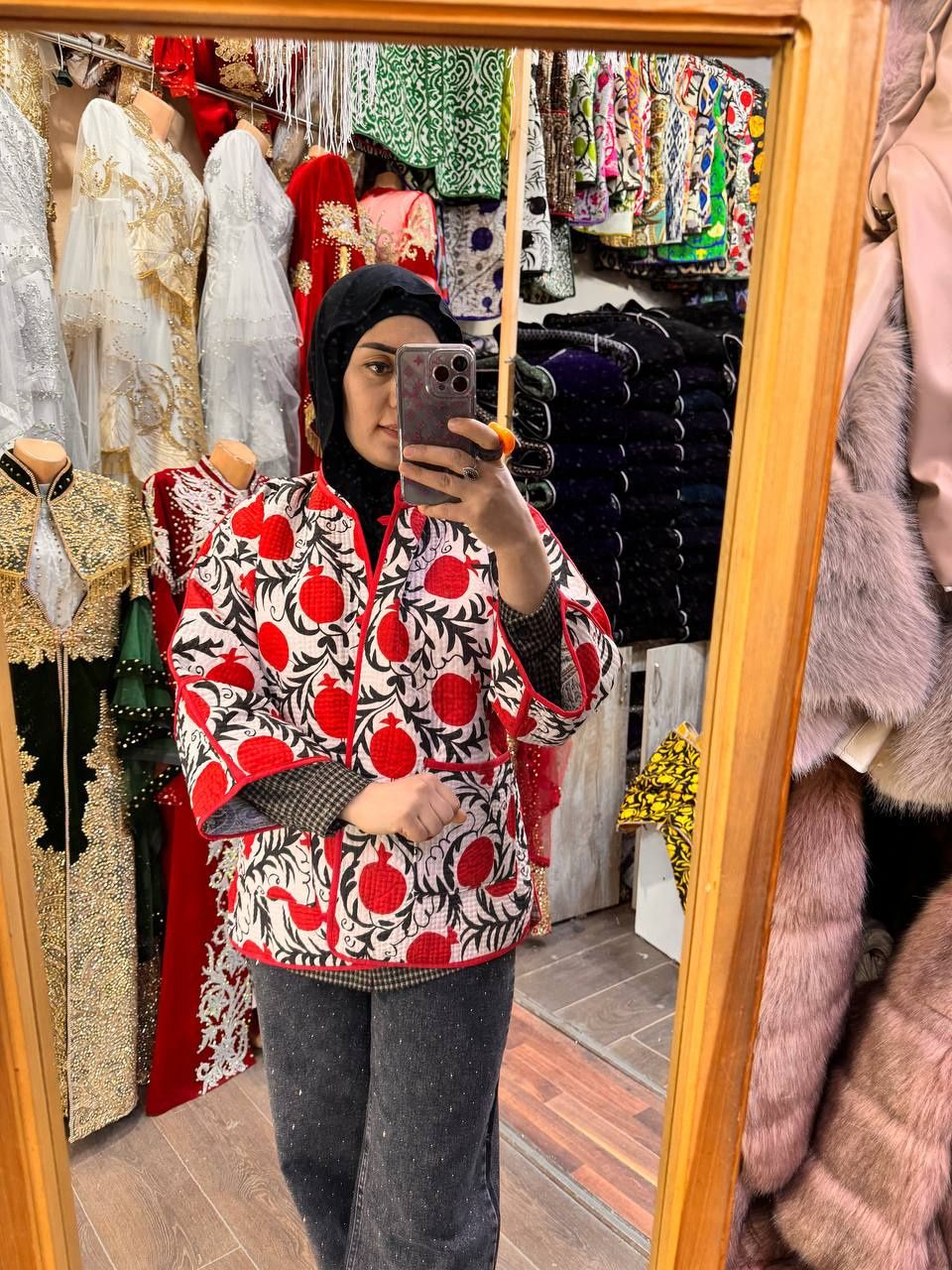 Ichi 100 % paxtalik ikki tomonlama kiyiladigan choponlar .