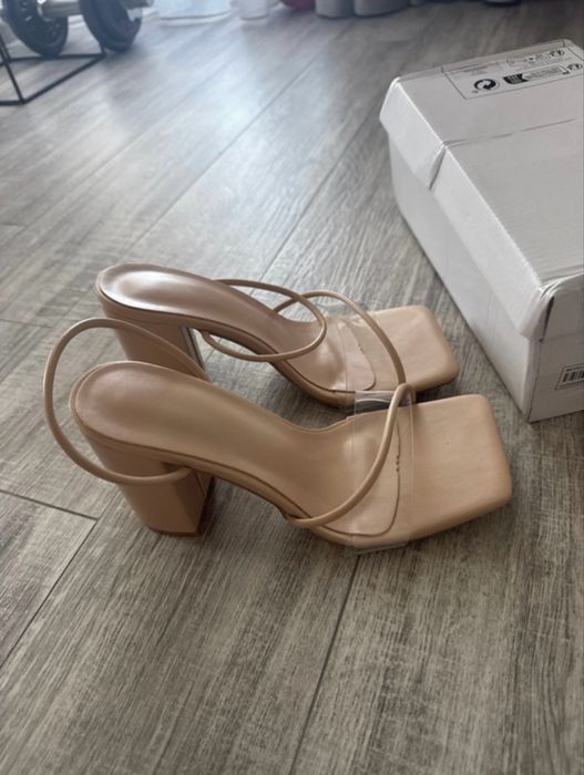 Sandale elegante nude cu toc pătrat – mărimea 37 (potrivesc 36)