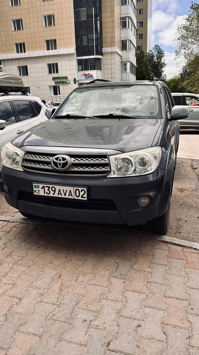 Тойота фортунер 2010