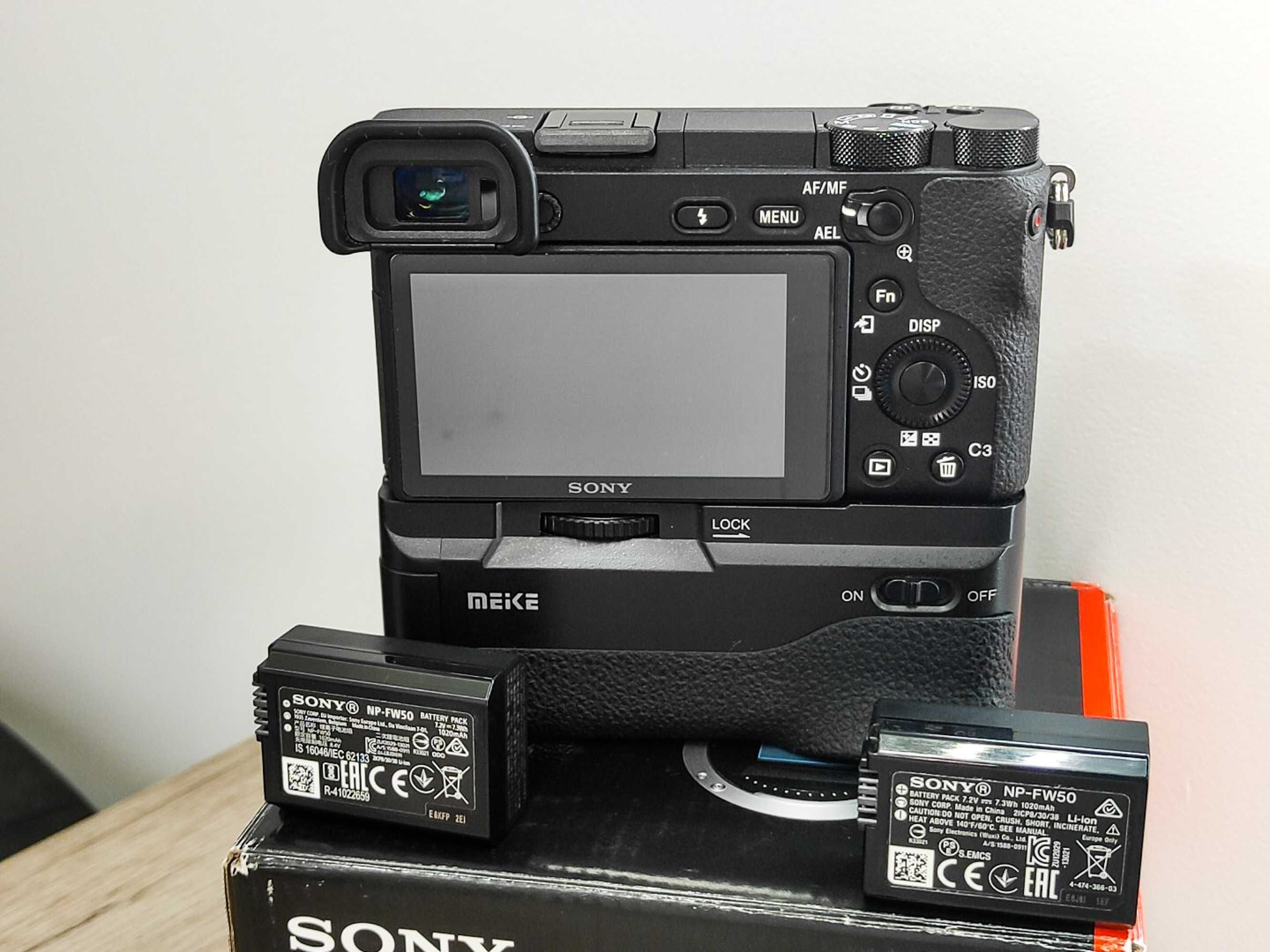Sony A6500 + Grip Meike