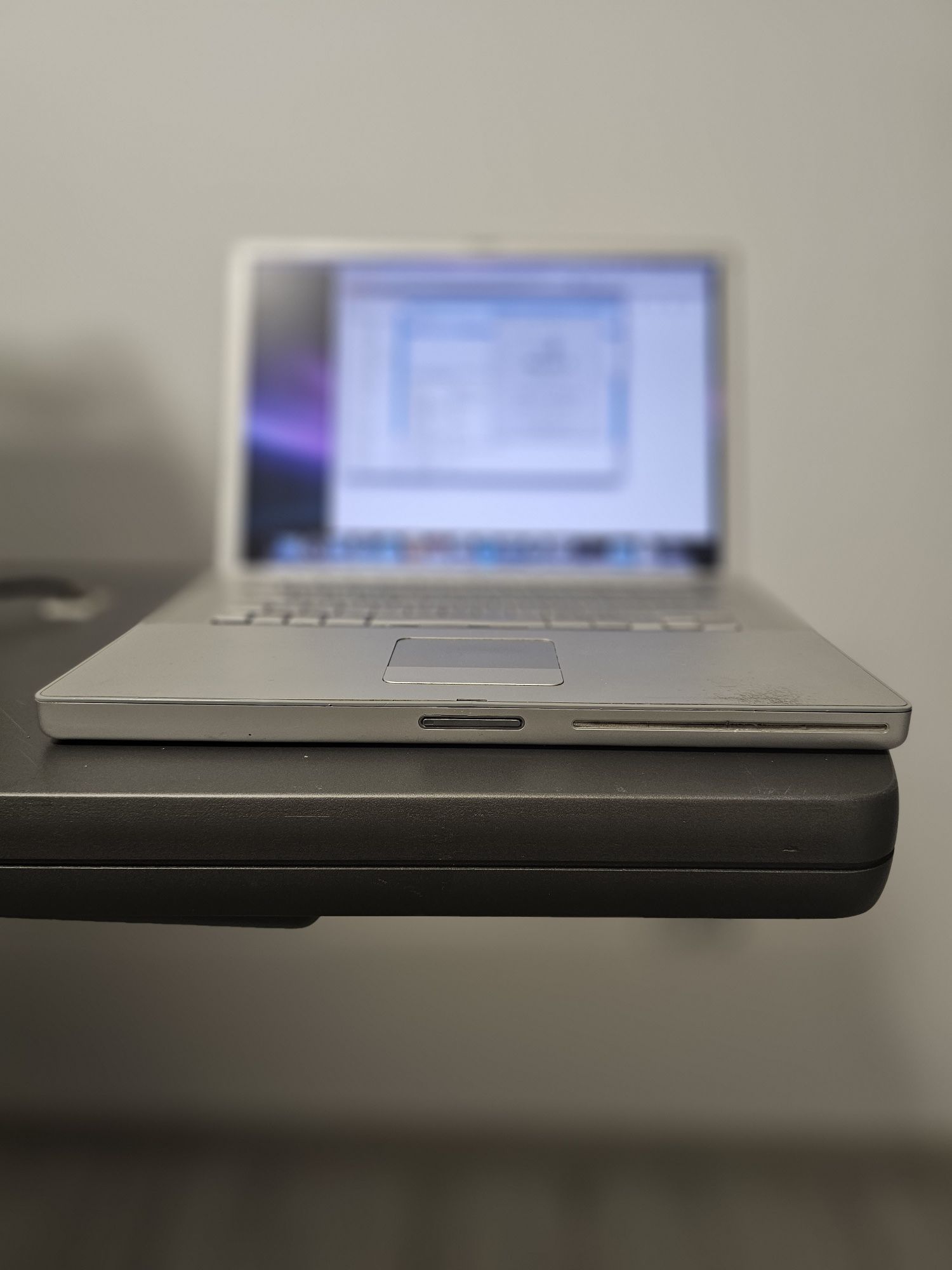 MacBook powerboat g4