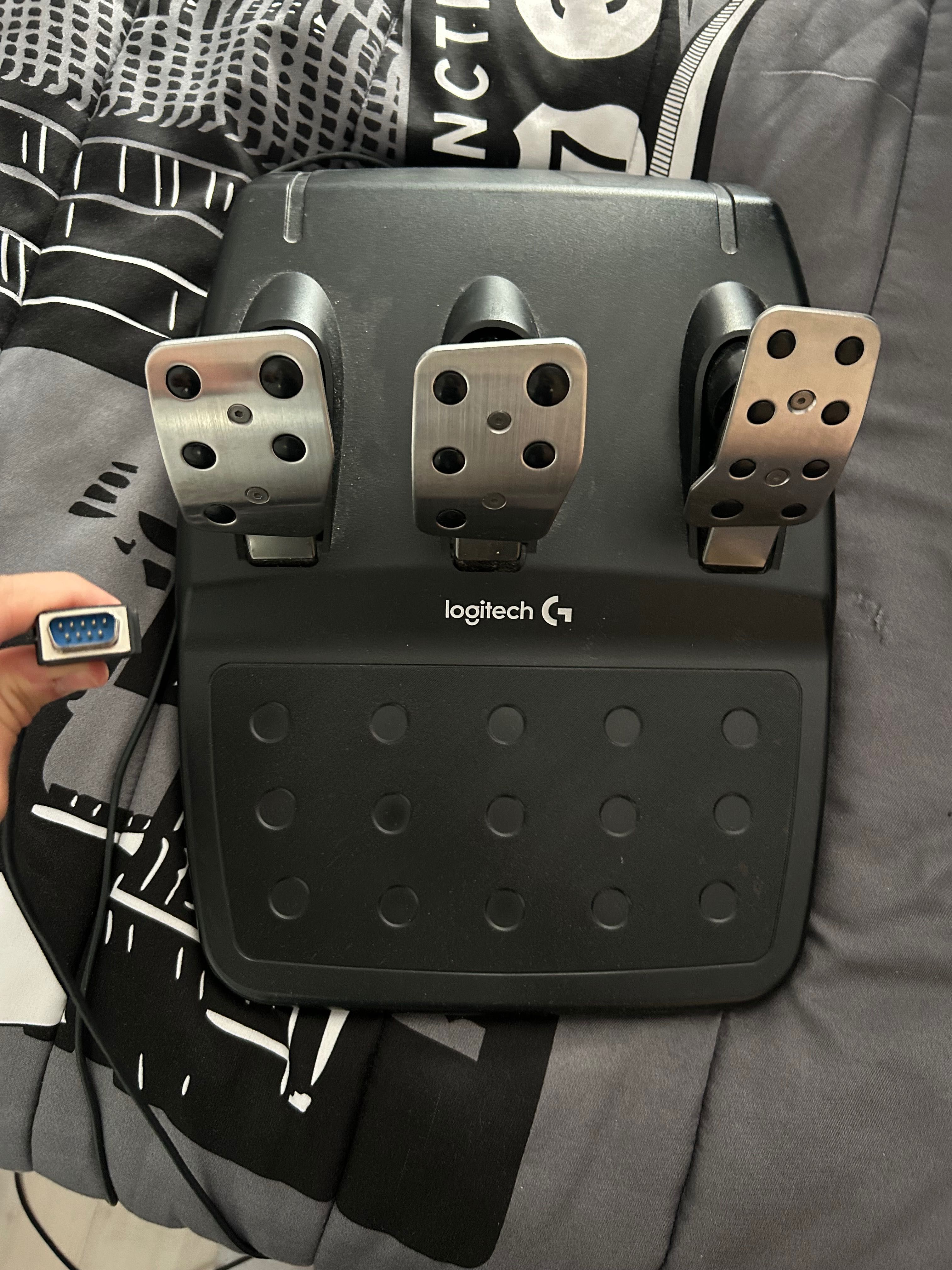 Волан педали и скоростен лост Logitech g 29