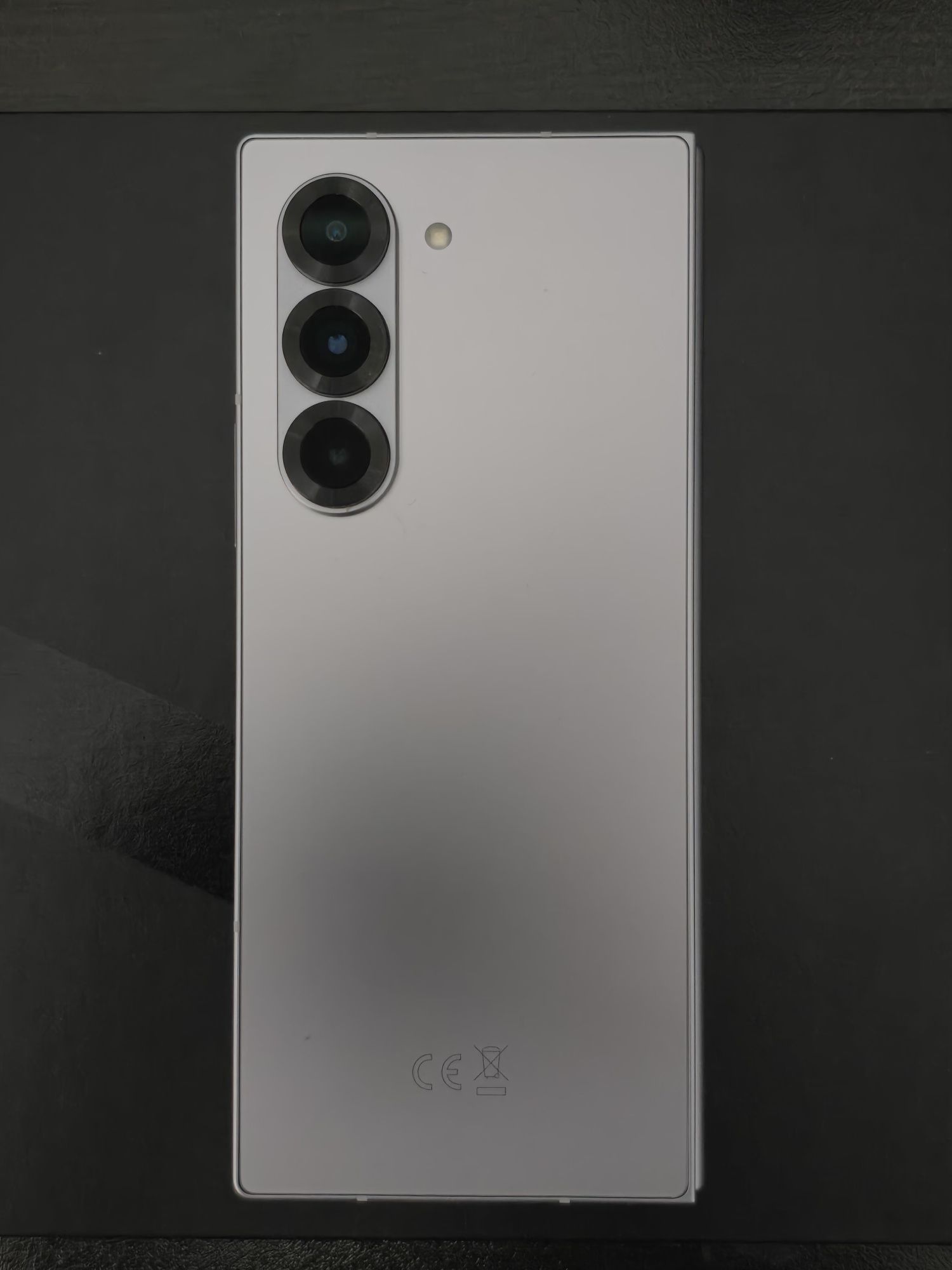 Продавам Samsung Galaxy Z Fold6