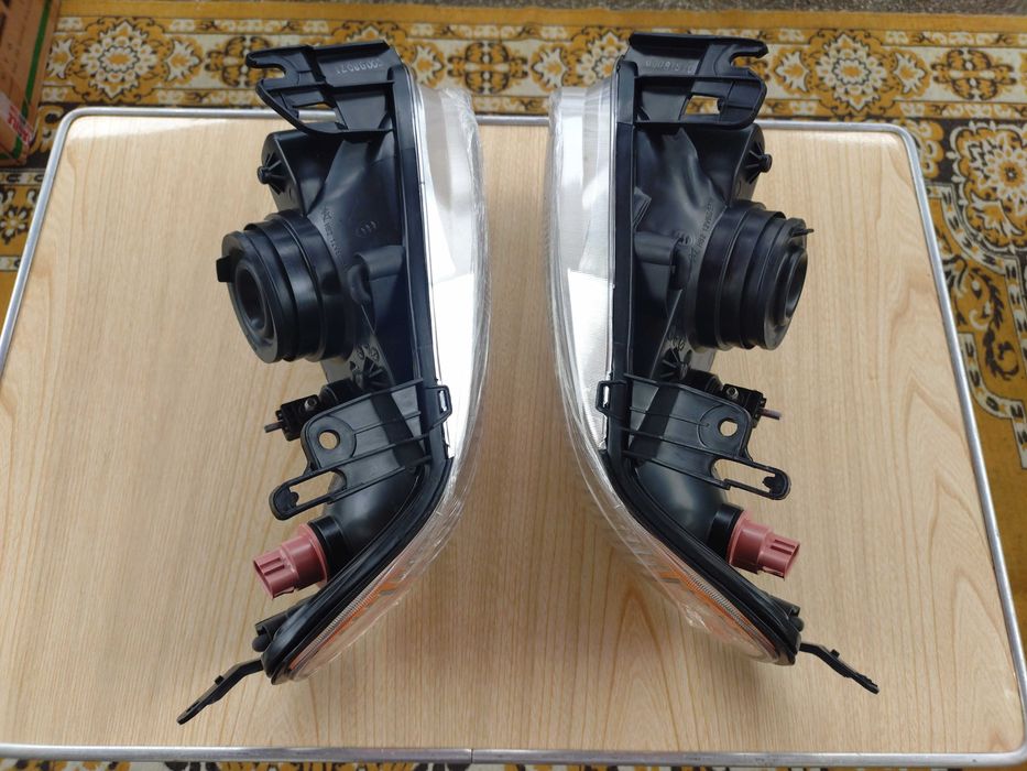 Фарове за Ford Escpe 01-03