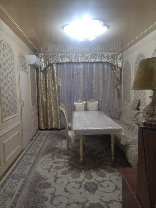 Kvartra sotiladi 3 xonna farxod bozor rŏparasida azgina kirganda