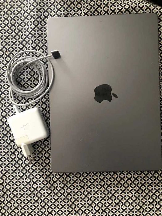 MacBook Pro 14” M3  – stare 10/10, baterie 99%, ca nou!